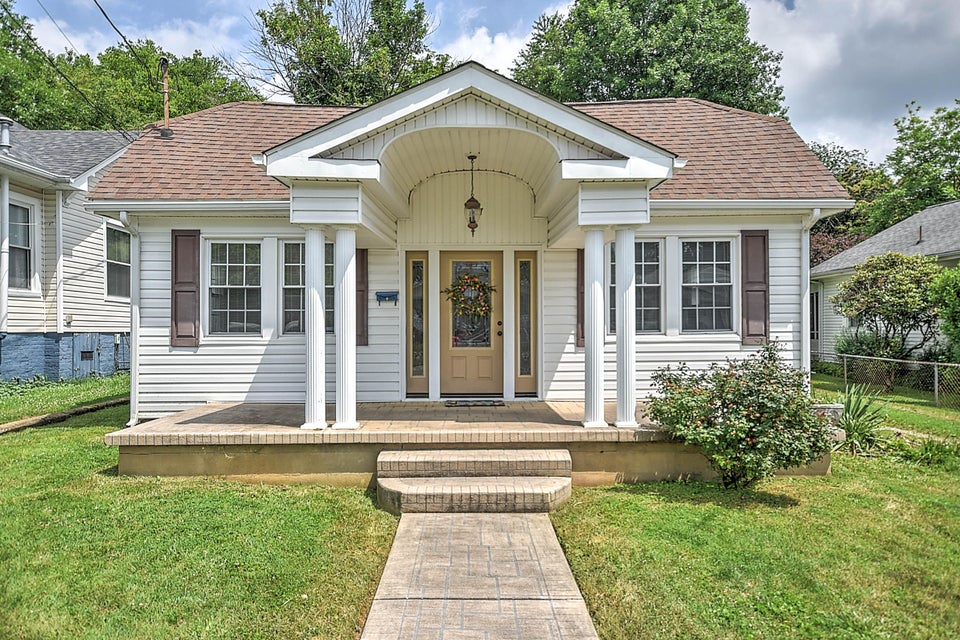 Photo #4: 907 Tremont Avenue