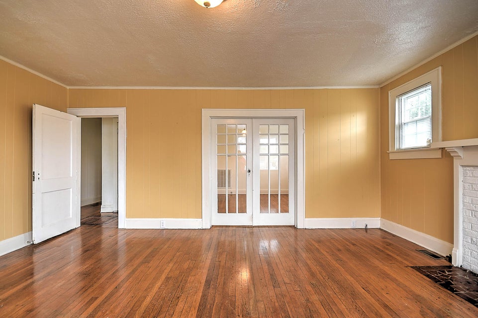 Photo #8: 907 Tremont Avenue