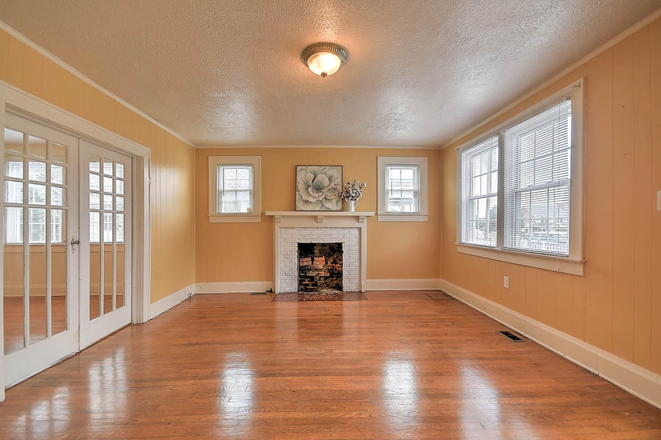 Photo #7: 907 Tremont Avenue