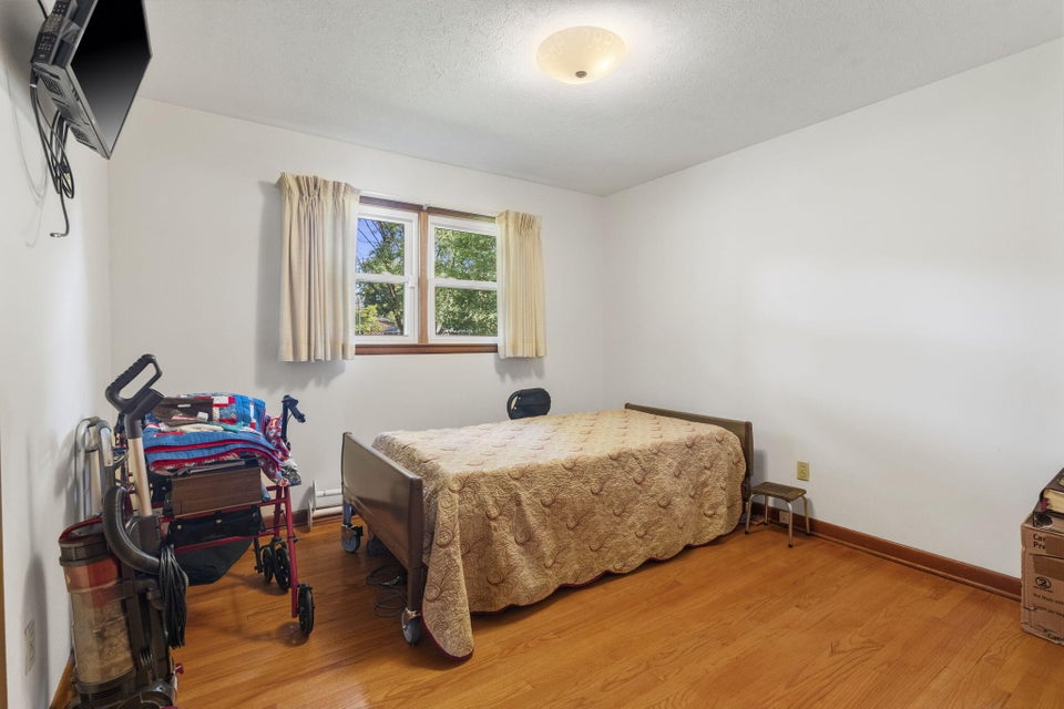 Photo #15: 867 Falcon Drive