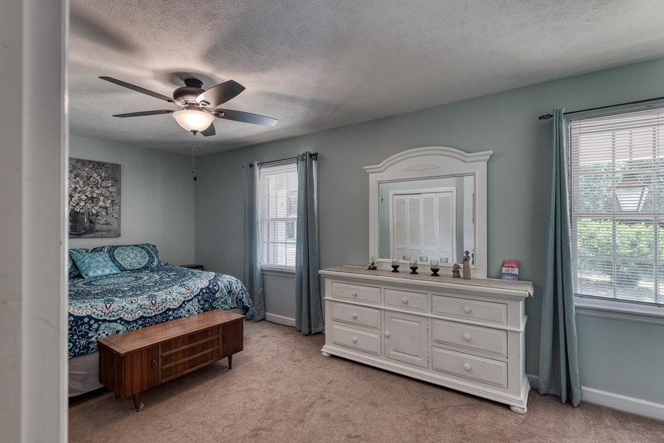 Photo #46: 405 Oakmont Drive