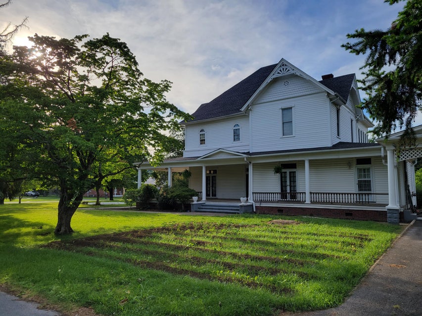 Photo #2: 602 Main Street