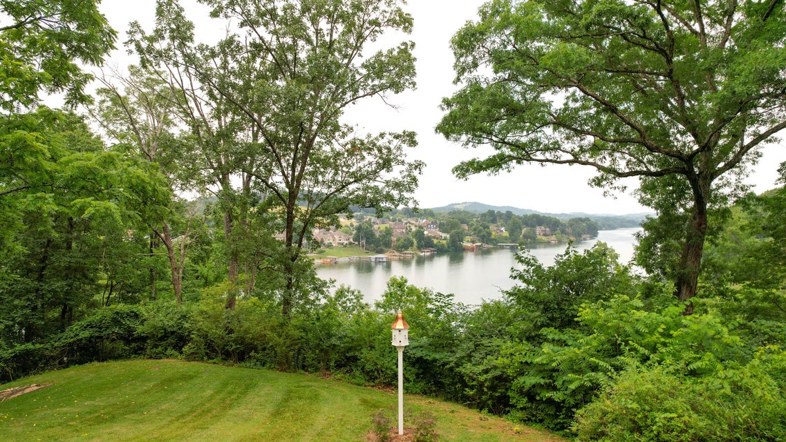 Photo #92: 689 Rangewood Road