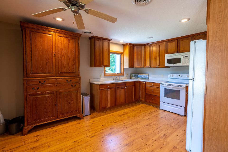 Photo #40: 915 Buckboard Road