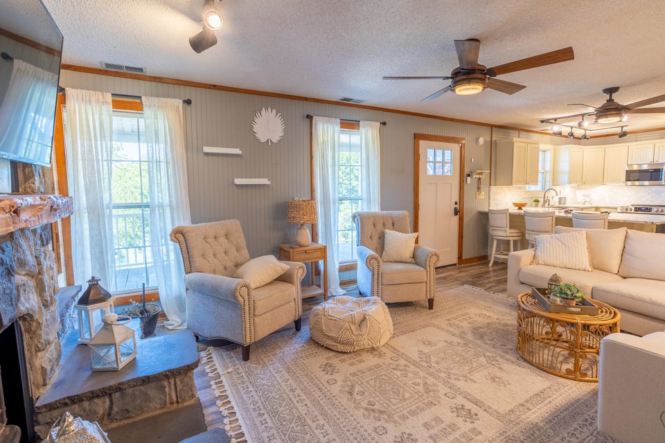 Photo #14: 915 Buckboard Road