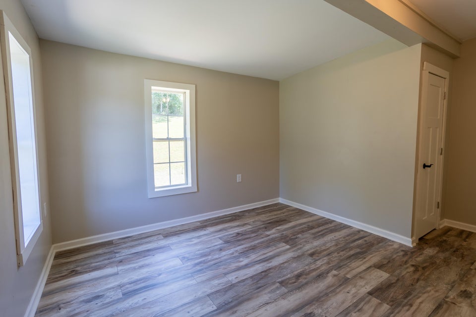 Photo #29: 915 Buckboard Road