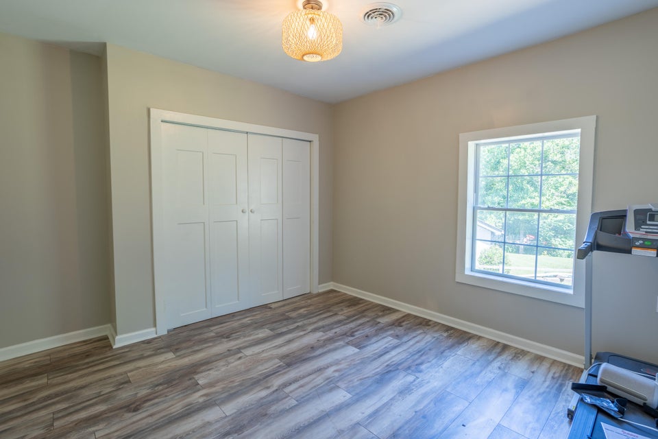 Photo #30: 915 Buckboard Road