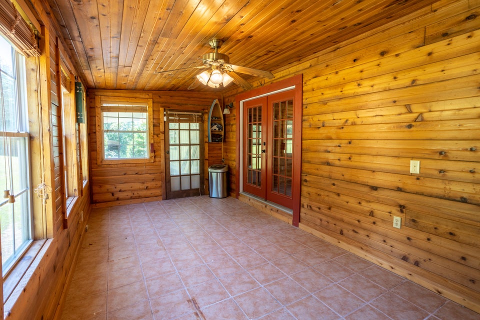 Photo #19: 915 Buckboard Road