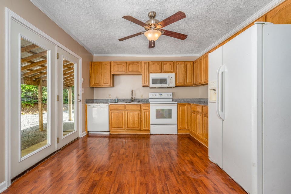 Photo #15: 472 Chestnut Drive