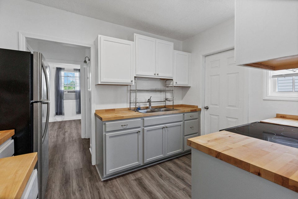 Photo #6: 321/323 Carver Street