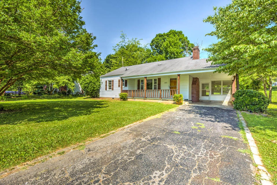 Photo #2: 3217 Avondale Avenue