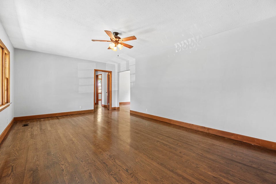Photo #3: 3217 Avondale Avenue