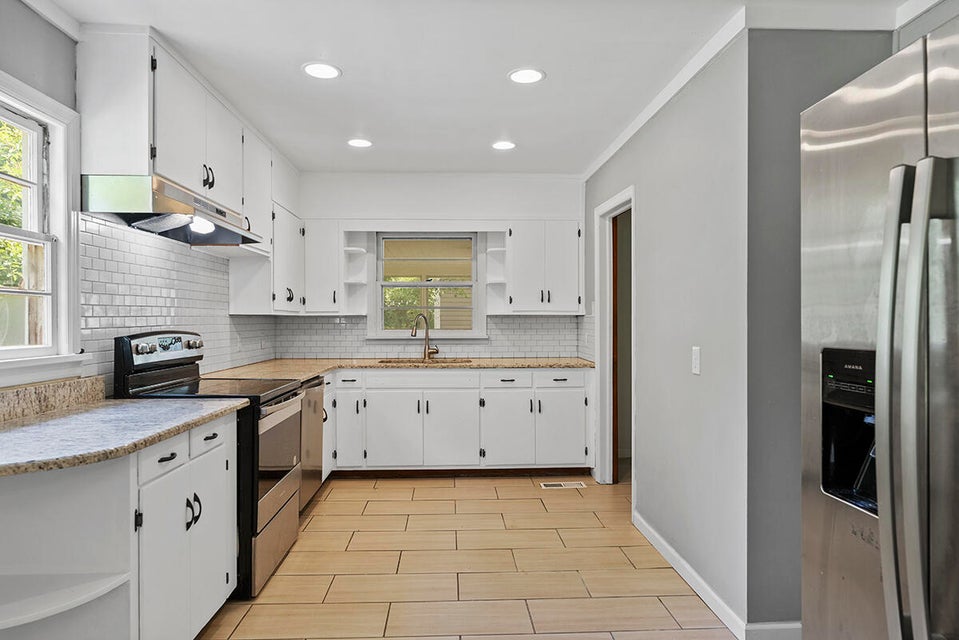 Photo #10: 3217 Avondale Avenue