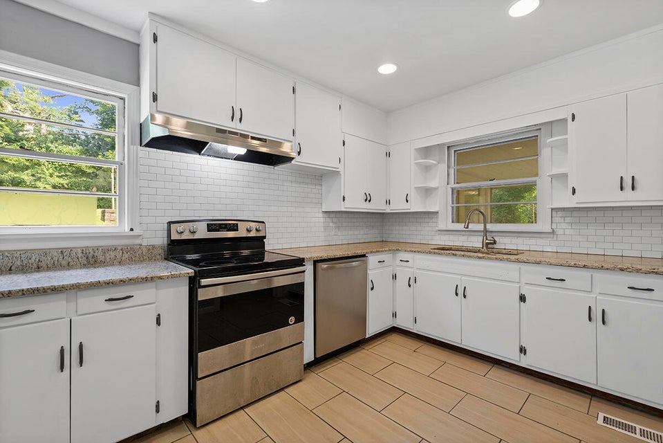 Photo #11: 3217 Avondale Avenue
