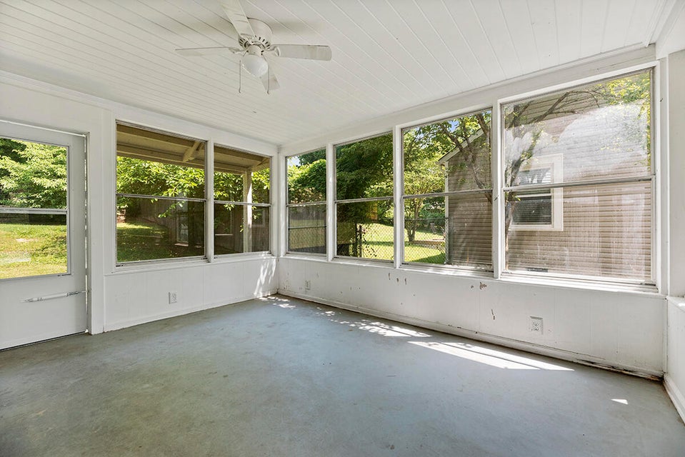 Photo #26: 3217 Avondale Avenue