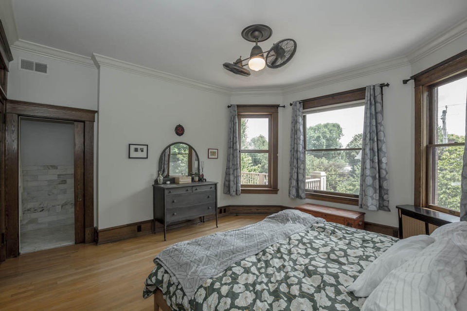 Photo #34: 700 Locust Street