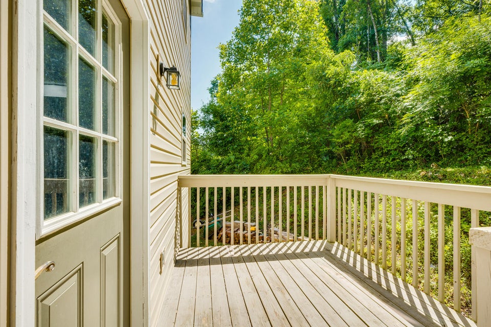 Photo #32: 1616 Hillview Drive