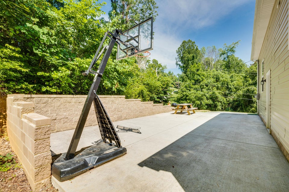 Photo #33: 1616 Hillview Drive