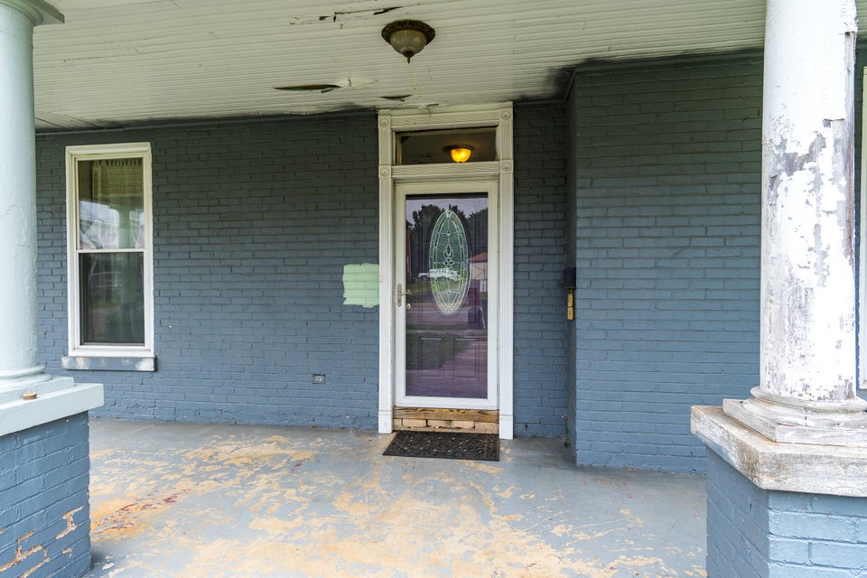 Photo #5: 406 Unaka Avenue