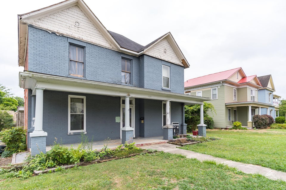 Photo #8: 406 Unaka Avenue