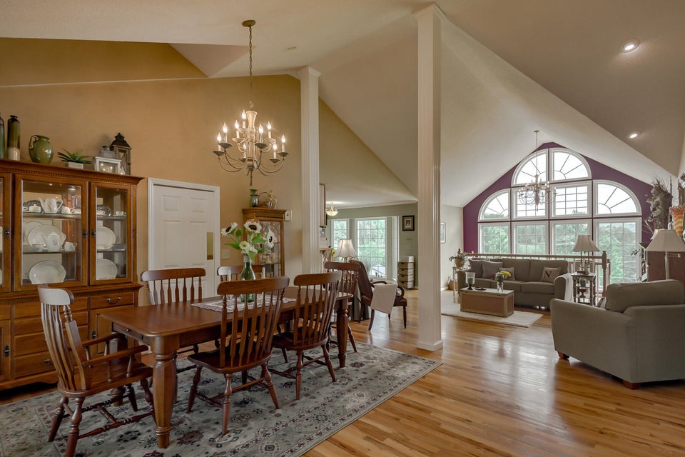 Photo #11: 152 Oak View Street