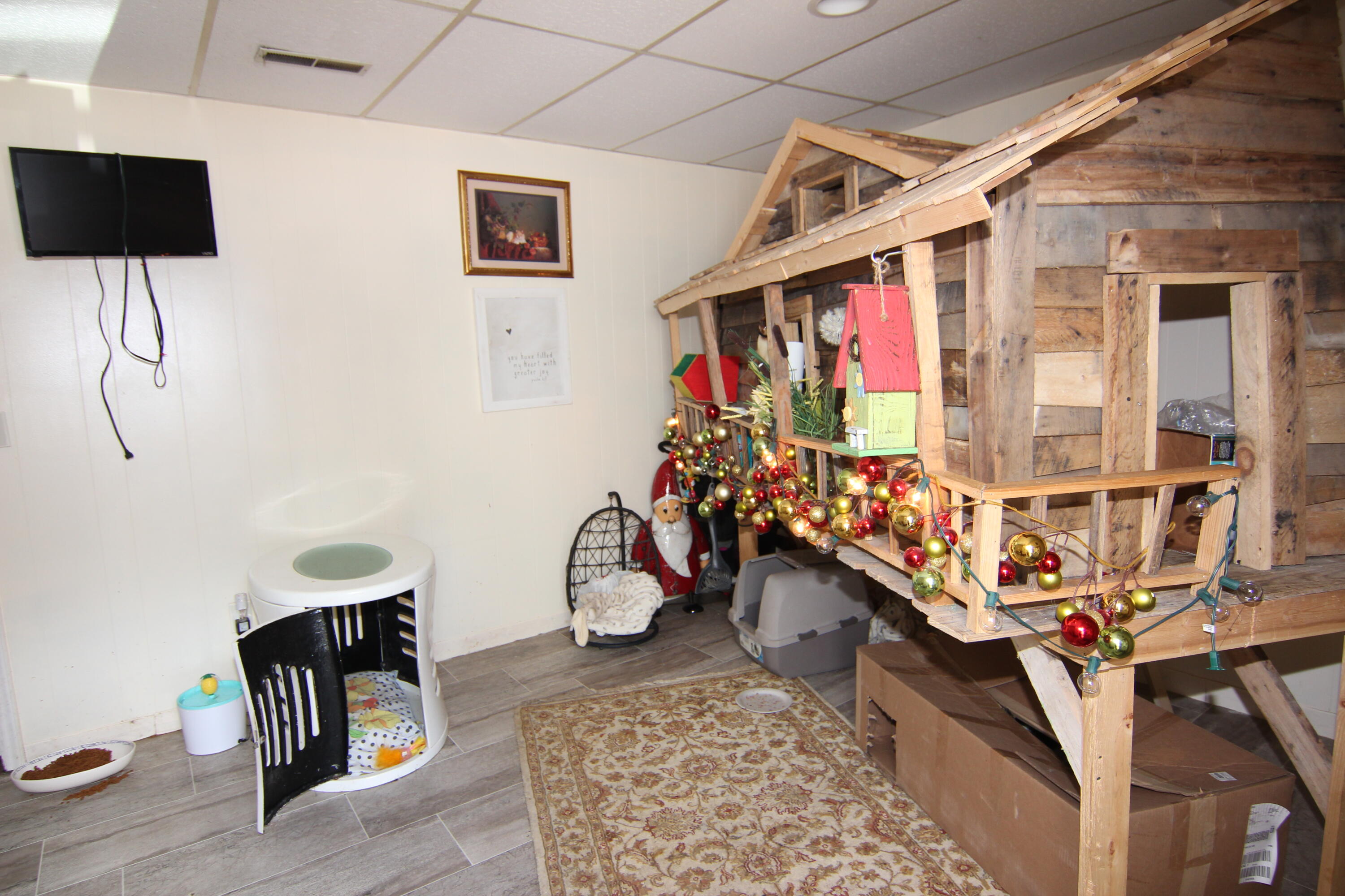 Photo #11: 303 W. Main Street