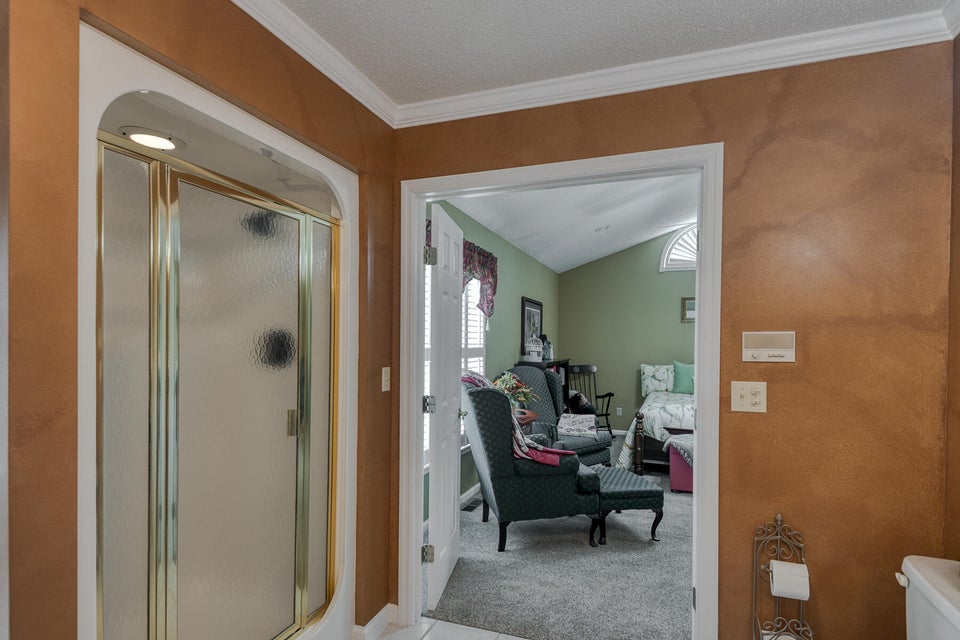 Photo #31: 152 Oak View Street