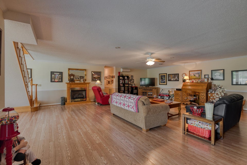 Photo #34: 152 Oak View Street