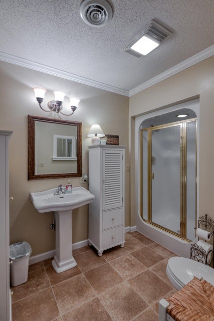 Photo #38: 152 Oak View Street