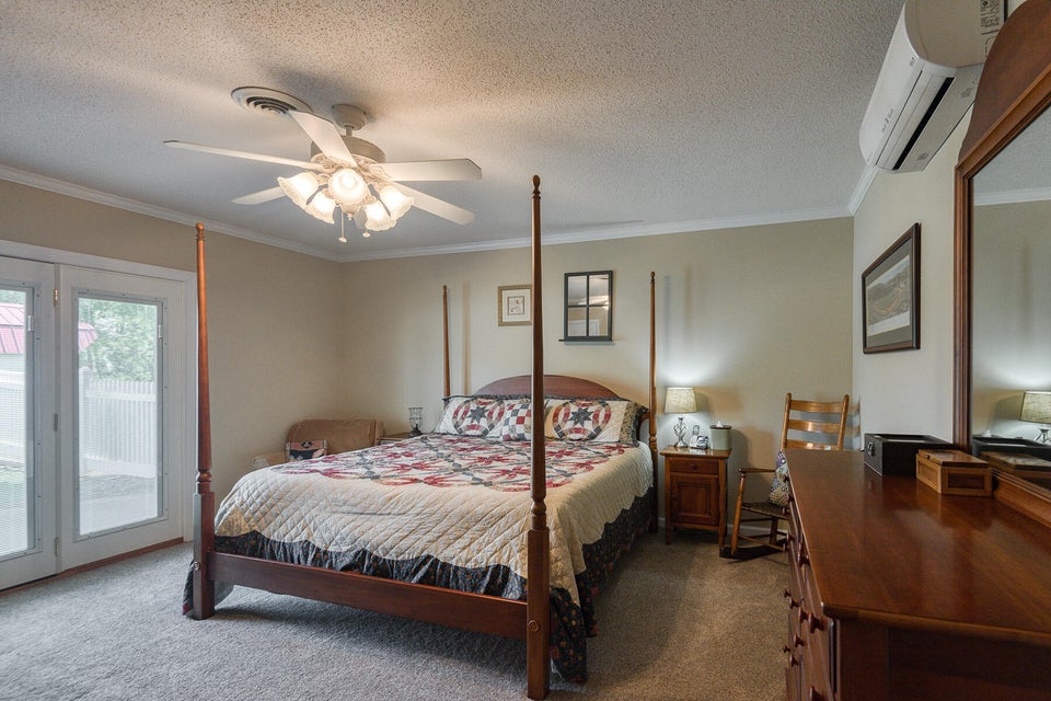 Photo #39: 152 Oak View Street