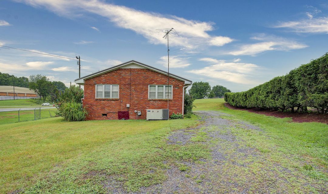 Photo #7: 107 Maplehurst Lane