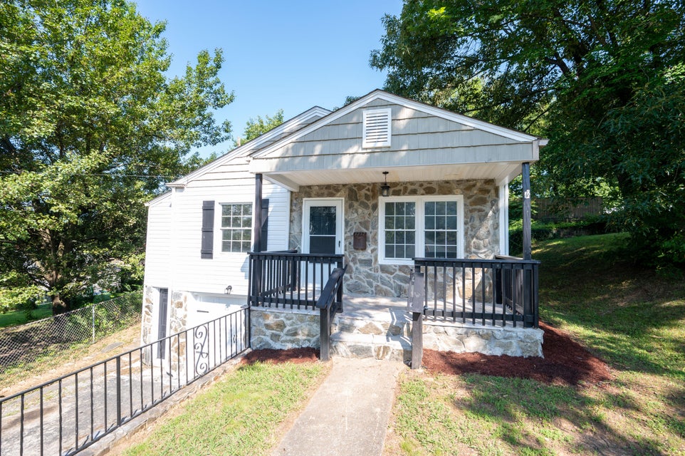 Photo #48: 1212 Lamont Street