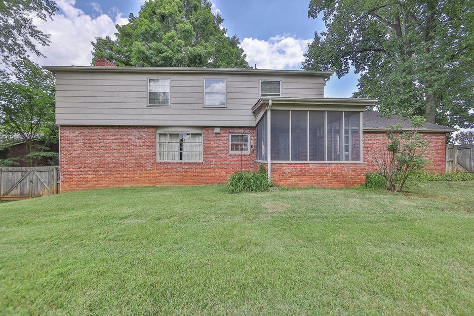Photo #8: 412 Oakmont Drive