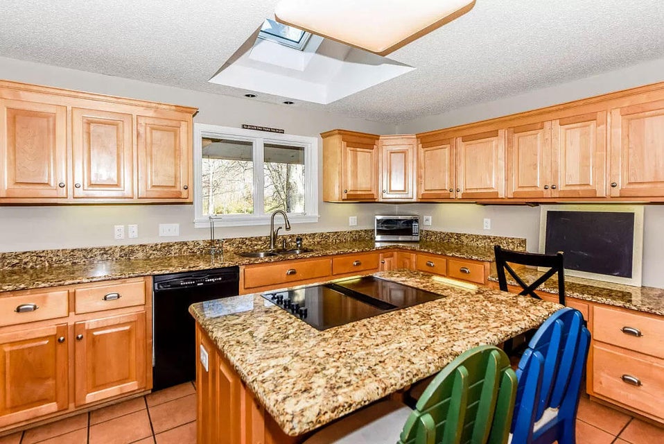Photo #5: 821 Briarcliff Circle
