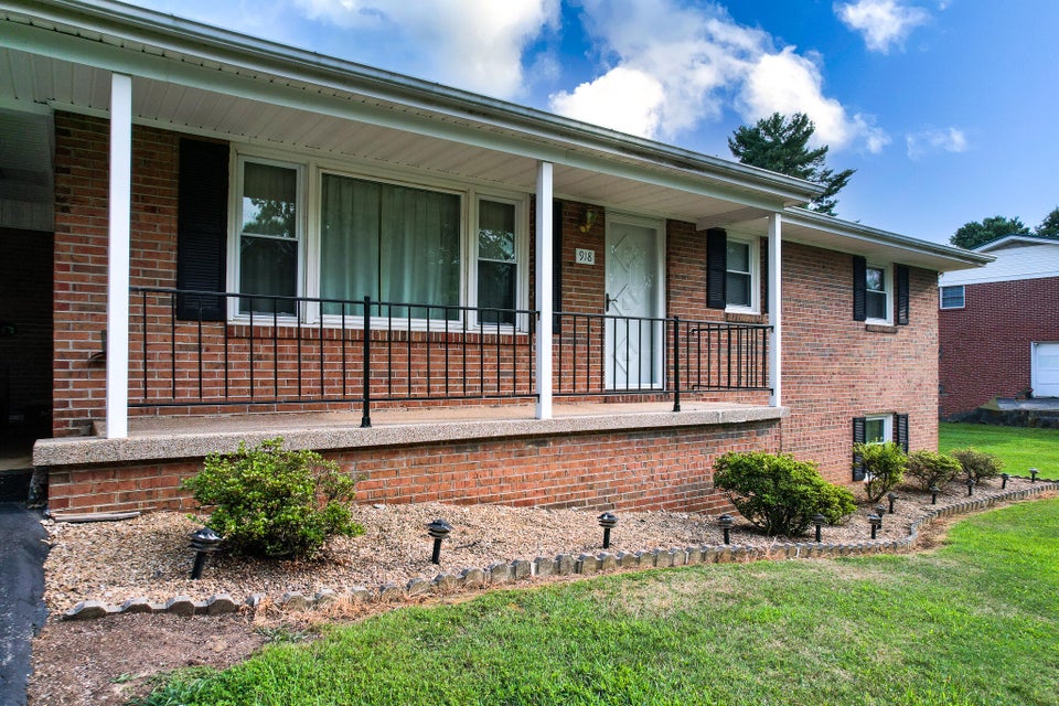 Photo #9: 918 Sylvan Circle