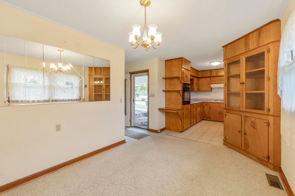 Photo #13: 918 Sylvan Circle