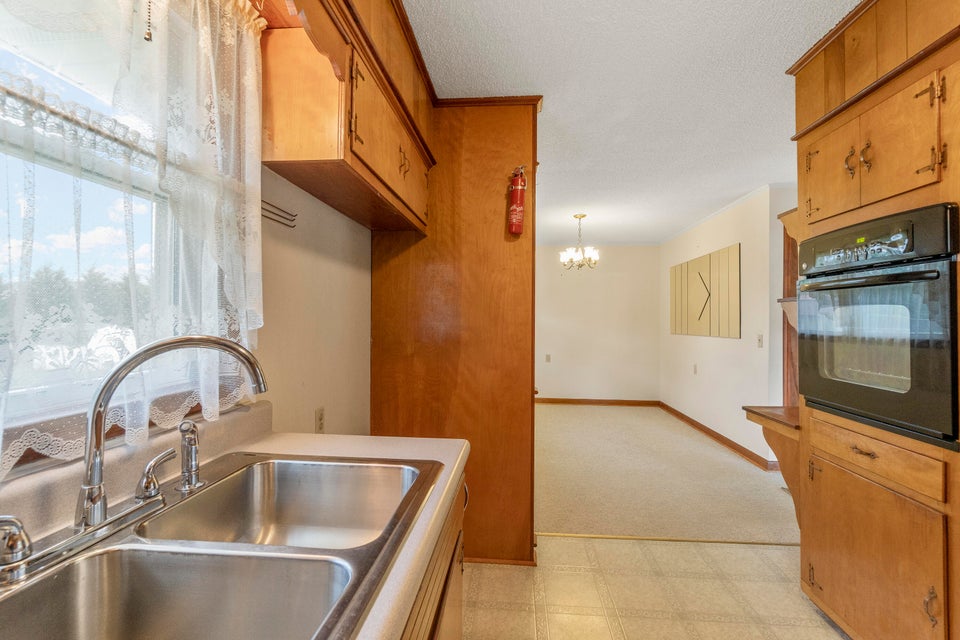 Photo #16: 918 Sylvan Circle