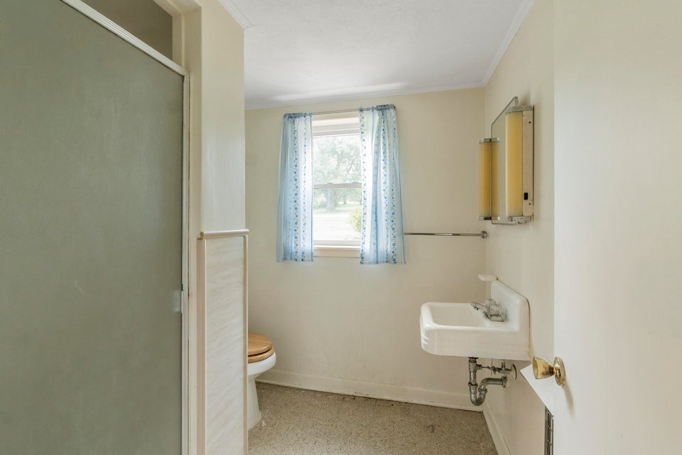 Photo #25: 918 Sylvan Circle