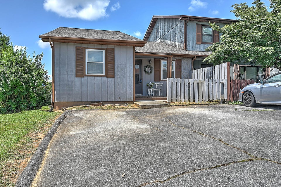 Photo #2: 97 Tulip Grove Circle
