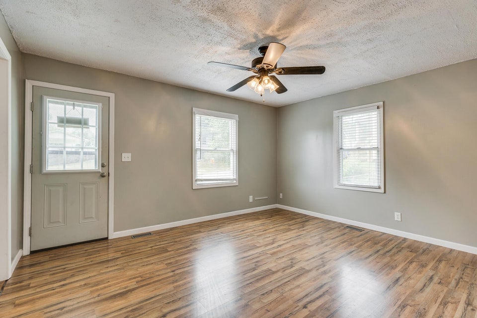 Photo #4: 914 Nave Street