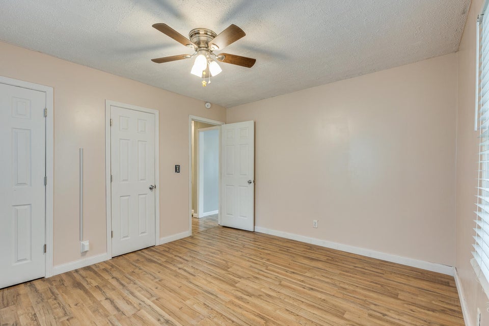 Photo #10: 914 Nave Street