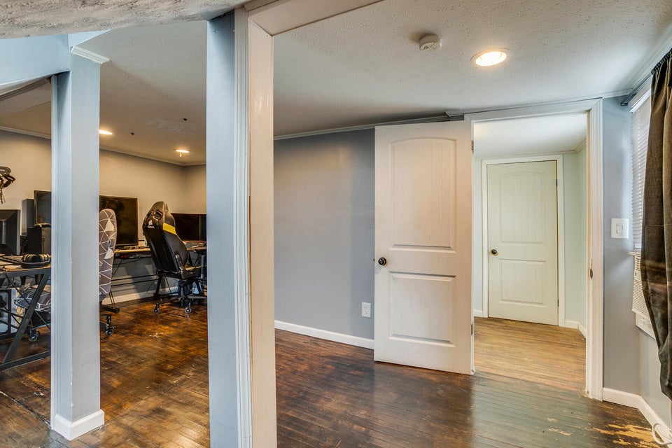 Photo #27: 1849 Oakwood Drive