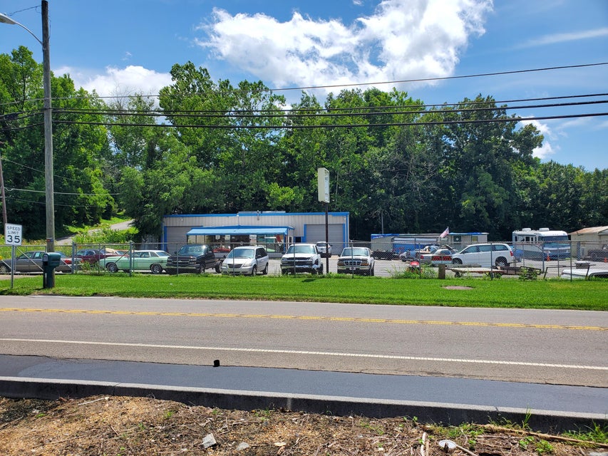 Photo #2: 905 Bloomingdale Pike