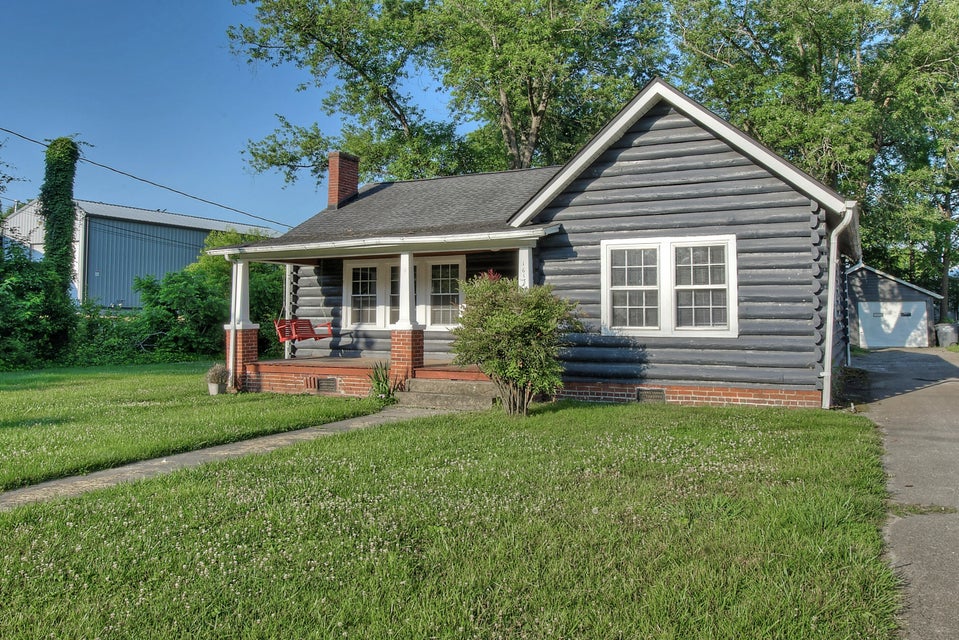Photo #3: 1613 Woodside Drive