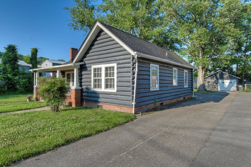 Photo #4: 1613 Woodside Drive