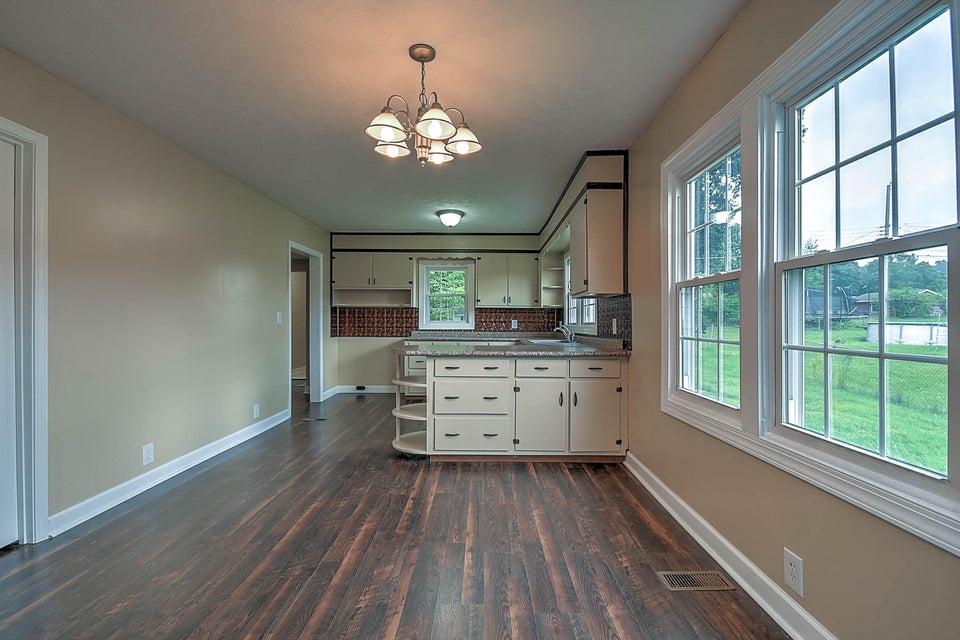 Photo #6: 413 Dogwood Street