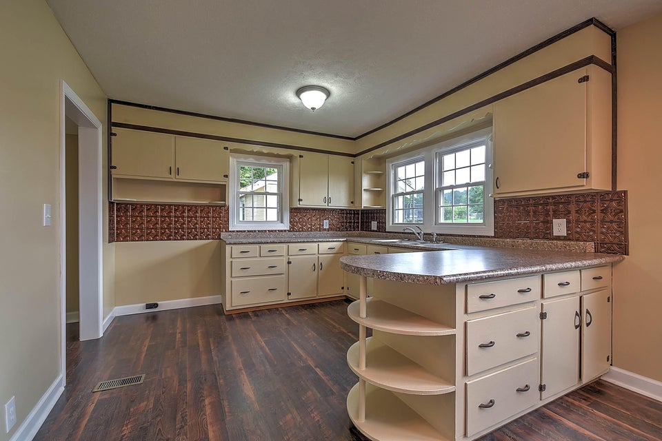 Photo #9: 413 Dogwood Street