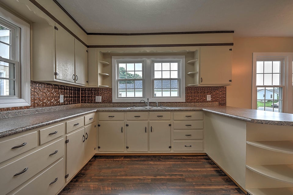 Photo #10: 413 Dogwood Street