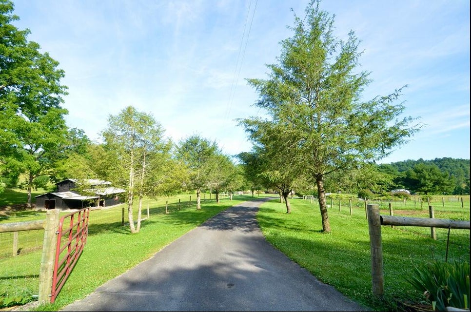 Photo #4: 22643 Twin Oaks Road