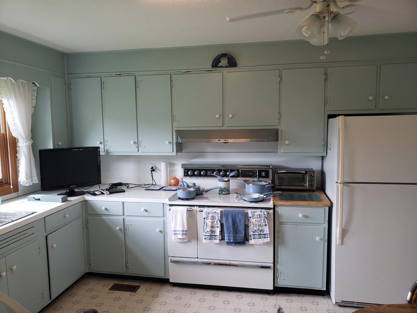 Photo #5: 211 Sargeant Street